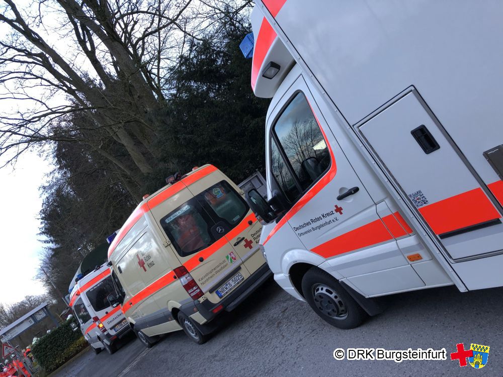 Die beiden Krankentransportfahrzeuge (KTW) der Einsatzeinheit Steinfurt 01