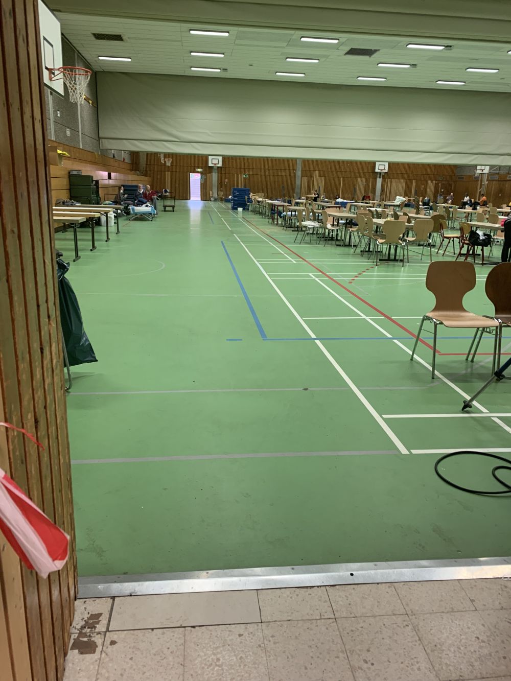 Unterbringung der Betroffenen in einer Turnhalle der Gesamtschule