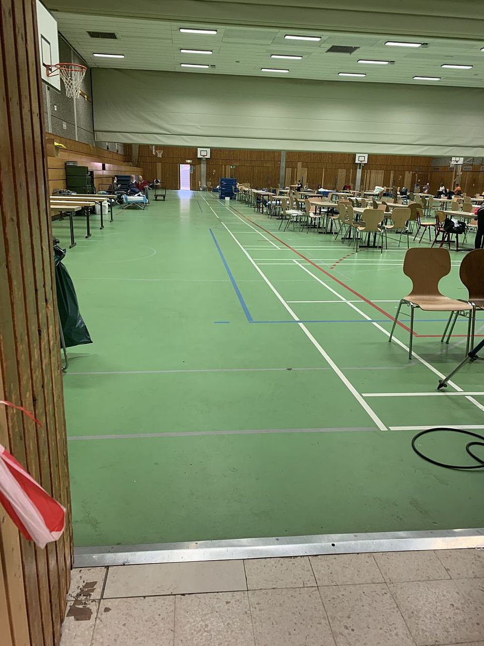 Unterbringung der Betroffenen in einer Turnhalle der Gesamtschule